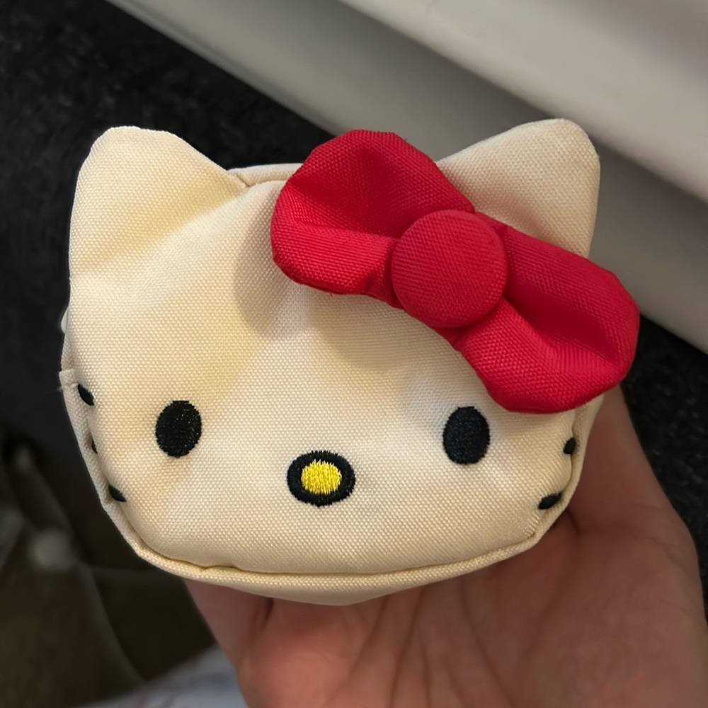 BAGGU x HELLO KITTY Coin purse keychain